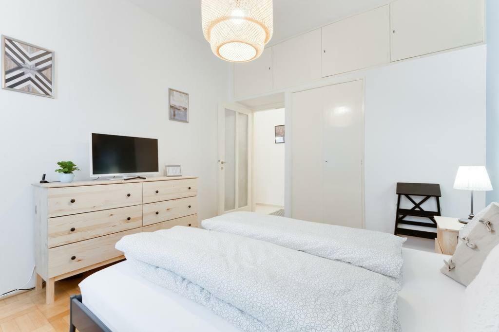 Apartment Alex Praag Buitenkant foto