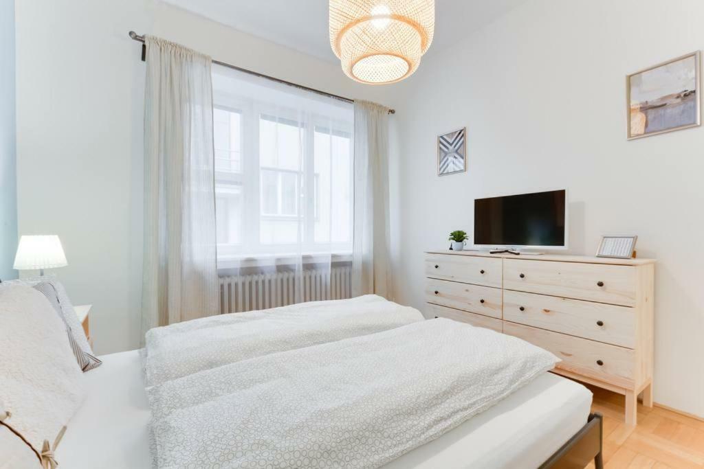 Apartment Alex Praag Buitenkant foto