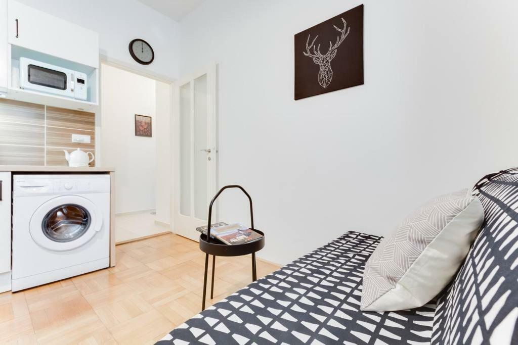 Apartment Alex Praag Buitenkant foto